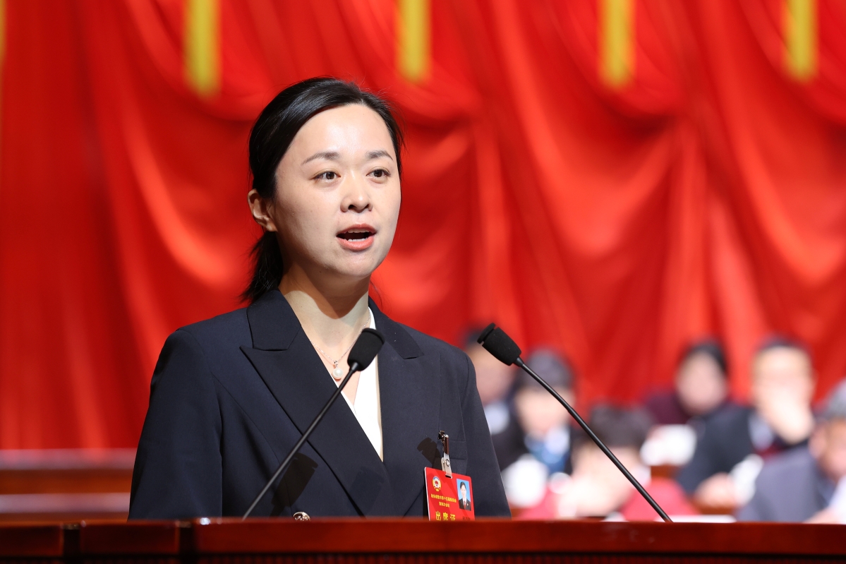 委員作大會(huì)發(fā)言<